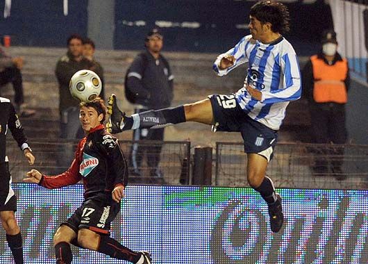 Karate. Sosa saca la pelota con gran elasticidad.