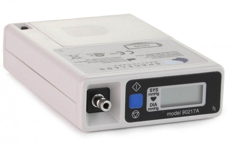Es es el modelo robado del monitor ambulatorio de presión, marca: Spacelabs Medical Inc., Modelo: 90217.