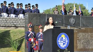 La ministra de Economía y Finanzas, Azucena Arbeleche, brindó el discurso oficial por la Independencia de Uruguay.