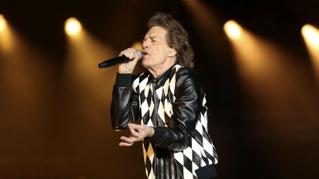 El legendario músico de 82 años mantiene su deseo por seguir actuando en vivo.