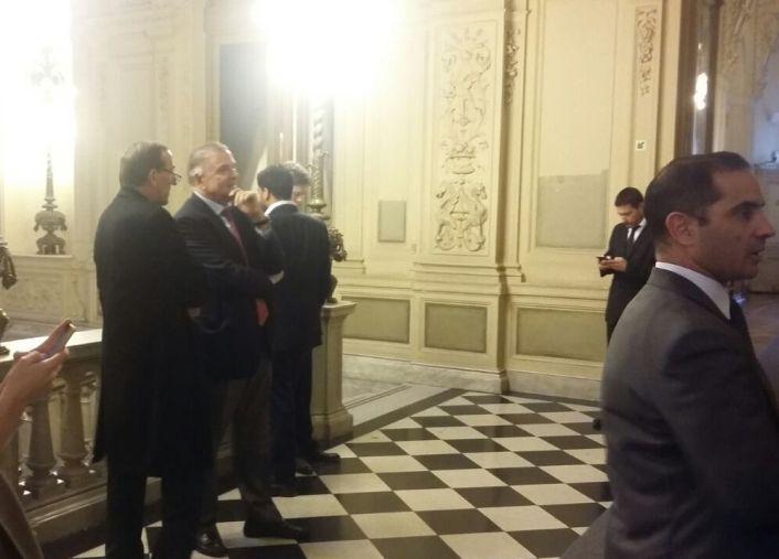 Mauricio Macri se reunió con empresarios para frenar despedidos.