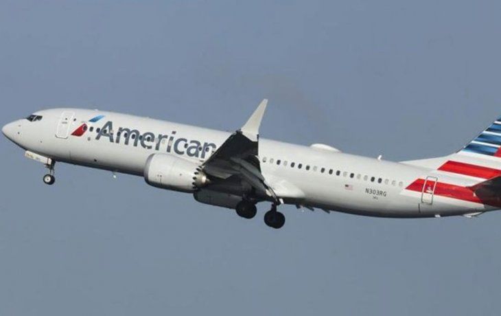 American Airlines seguirá con el plan de despidos.