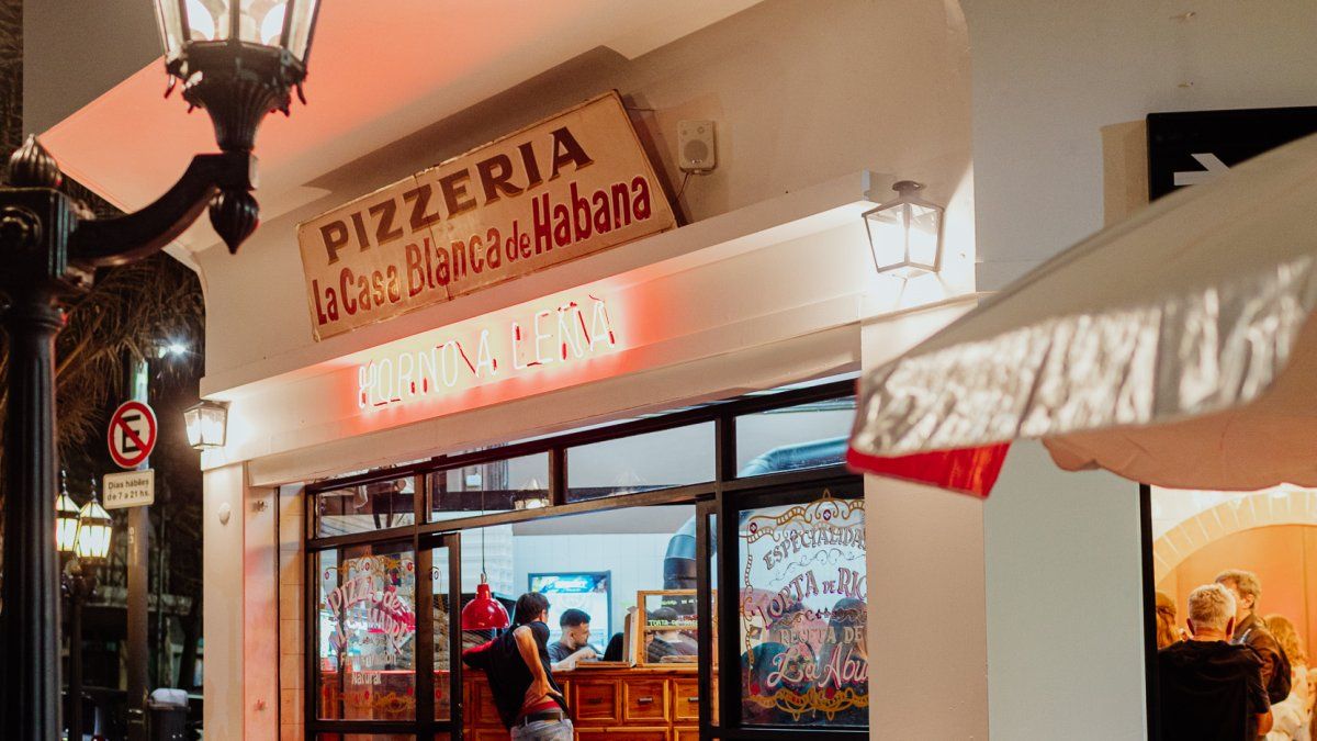 A pizzeria with history that celebrates the neighborhood, family and friendship in the heart of Villa Pueyrredón