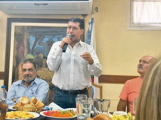 Casas se mostró firme ayer en un almuerzo de militancia para respaldar la consulta.