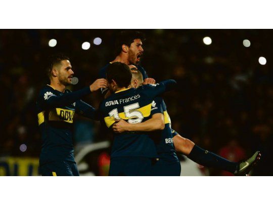 Desahogo. Pese a dominar, Boca se frustraba porque no podía marcar hasta que apareció la jugada del penal que Benedetto cambió por gol.