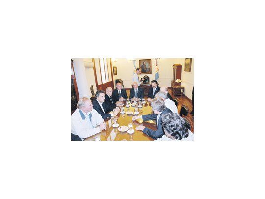 Los presidentes de las cuatro entidades se reunieron ayer con Antonio Bonfatti, a quien le plantearon, entre otros temas, que el interior necesita gobernadores con autonomía.