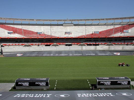 River presentó el nuevo césped del Monumental y varias reformas de todo el estadio.