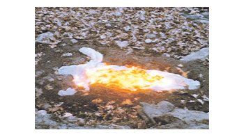 ámbito.com | “Alma, silueta de fuego”, de la cubana Ana Mendieta, integra la muestra del Malba “Encuentros/Tensiones”, excelente recorrido por obras que están muy lejos del arte espectáculo y que tienen el poder del significado.