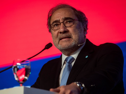 jorge argüello y su furcio con massa durante el consejo de las americas jorge argüello y su furcio con massa durante el consejo de las americas