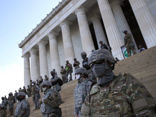 Desafiante despliegue de la Guardia Nacional por las protestas por el crimen de George Floyd en Washington D.C