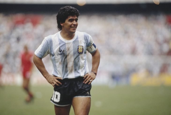 Maradona logró convertirse en el ídolo más importante del fútbol argentino. Maradona logró convertirse en el ídolo más importante del fútbol argentino.