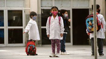 avance. Desde el lunes, la Provincia habilitó la ampliación del horario presencial en las escuelas, con lo cual tras las vacaciones -de no haber un nuevo pico de contagios- las clases serán casi normales en todo el territorio.
