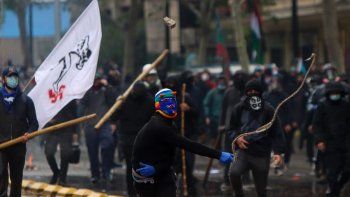 chile: al menos 18 heridos y 10 detenidos durante una protesta mapuche