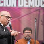 Abdala advirtió que casi medio millón de uruguayos gana menos de 28.600 pesos al año y que existen 386.000 trabajadores informales, concluyendo que Uruguay enfrenta un serio problema con la calidad del empleo que genera y con los niveles de pobreza infantil. Abdala advirtió que casi medio millón de uruguayos gana menos de 28.600 pesos al año y que existen 386.000 trabajadores informales, concluyendo que Uruguay enfrenta un serio problema con la calidad del empleo que genera y con los niveles de pobreza infantil.