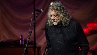 Vuelve Robert Plant a la Argentina, con un show más intimista y folk. Vuelve Robert Plant a la Argentina, con un show más intimista y folk.