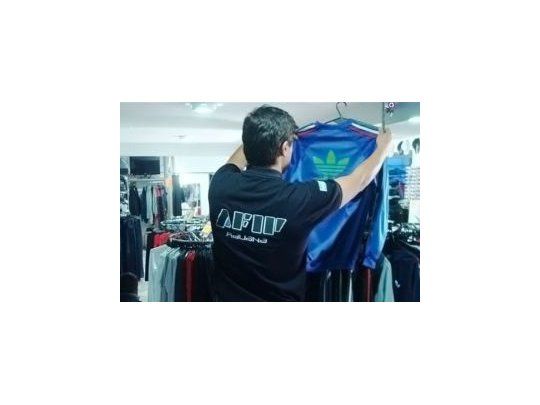 Se constató en la provincia de Mendoza el ingreso al país de 90.000 prendas en tránsito, todas ellas con la particularidad de ser mercaderías falsificadas de la marca Adidas.