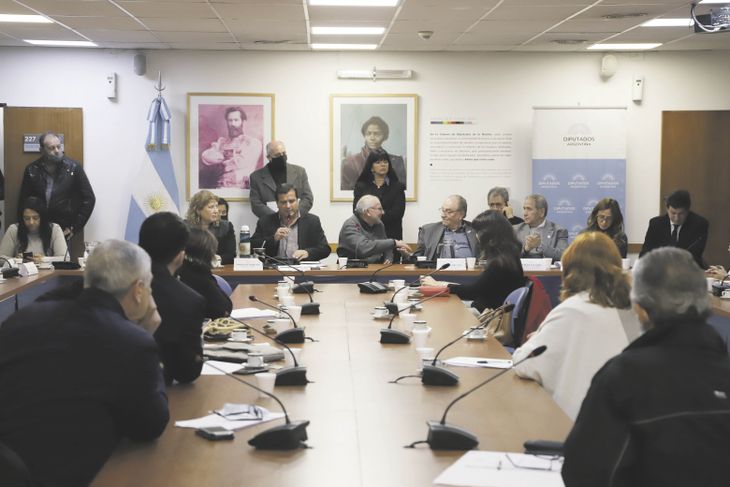 tándem. Las comisiones de Industria (Marcelo Casaretto) y de Presupuesto (Carlos Heller) de Diputados llevaron a disertantes de los sectores sindical y empresarial para bloquear la postura de la oposición macrista.