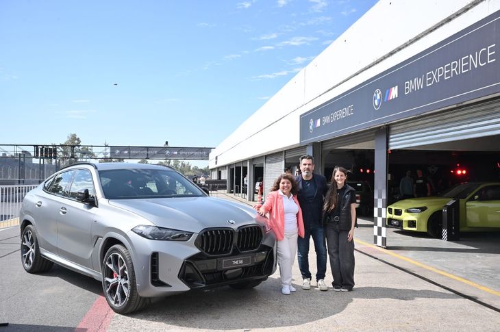 Ivana Dip, CEO de BMW Group Argentina; Fabián Turnes, Secretario de Deportes de la Ciudad de Buenos Aires; y Sofía Aloisi, Marketing de BMW Group Argentina. Ivana Dip, CEO de BMW Group Argentina; Fabián Turnes, Secretario de Deportes de la Ciudad de Buenos Aires; y Sofía Aloisi, Marketing de BMW Group Argentina.