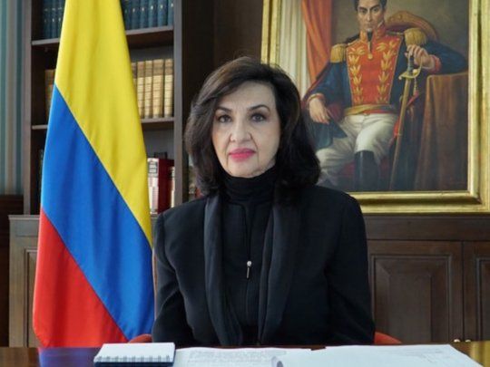 Claudia Blum decidió dejar su cargo en medio de un estallido social 