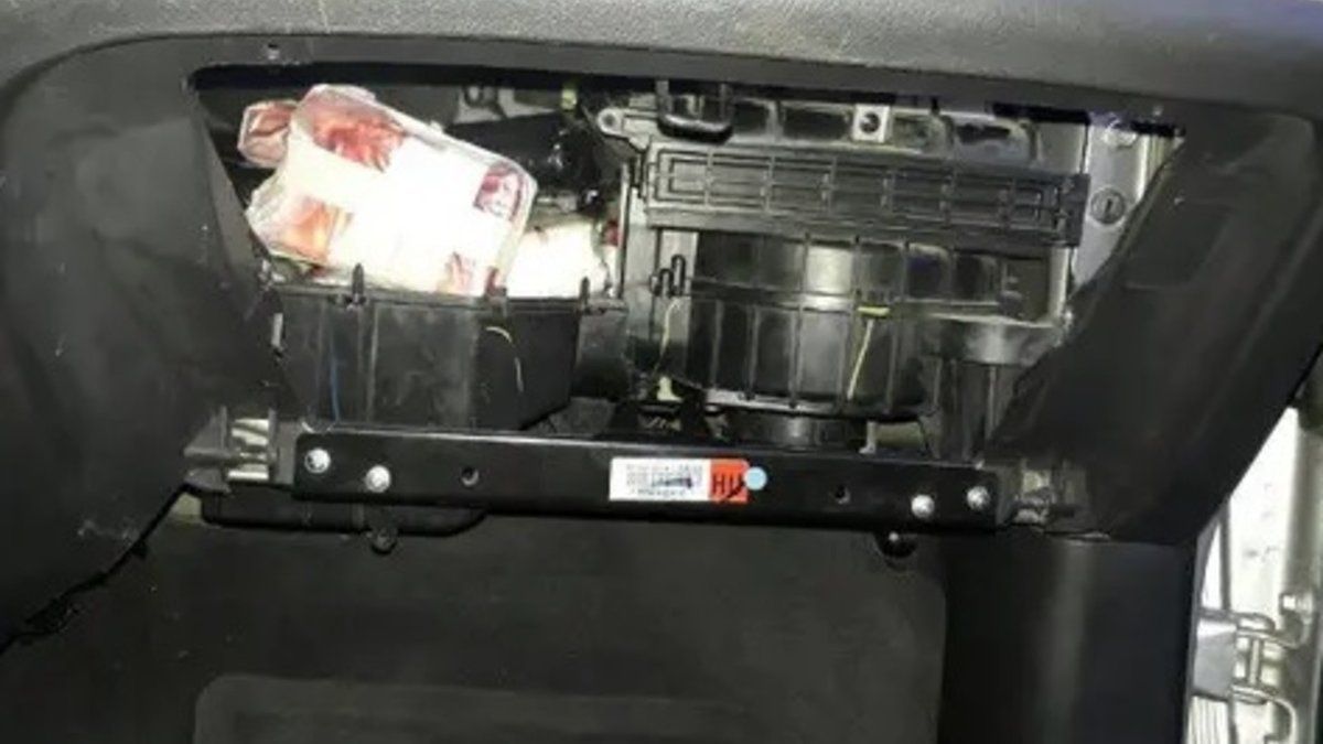 Descubren 10 kilos de cocaína en el aire acondicionado de un micro en Salta