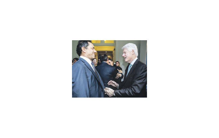 ámbito.com | Bill Clinton y Daniel Scioli se encontraron anoche en Río de Janeiro. Hoy se sumará Mauricio Macri a las sesiones en el Copacabana Palace.