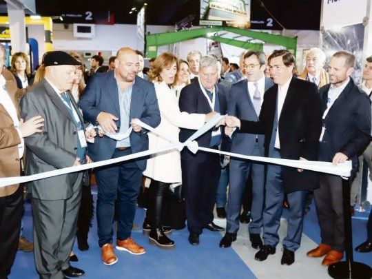 INAUGURACIÓN. Ayer fue el corte de cintas de Somos Industria 2019 por parte de directivos de las entidades empresariales organizadoras.