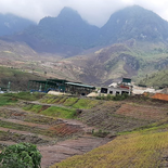 La mina Meca I, ubicada en Alta Verapaz (Guatemala), cuenta con 500 acres, 21 invernaderos, laboratorio, planta de procesamiento y pista de aterrizaje. La mina Meca I, ubicada en Alta Verapaz (Guatemala), cuenta con 500 acres, 21 invernaderos, laboratorio, planta de procesamiento y pista de aterrizaje.