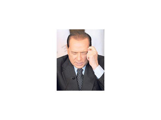 Silvio Berlusconi fue señalado ayer como corresponsable de un sonado escándalo de corrupción. Sus aliados denunciaron una operación de «acoso y derribo» de los jueces y la izquierda política y mediática.
