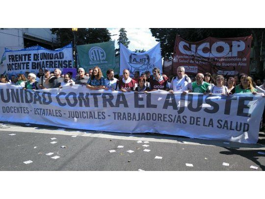 Estatales bonaerenses se movilizaron en La Plata contra el techo paritario del 15%