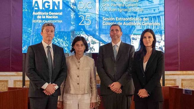 Juan Manuel Olmos junto a Mónica Almada, Juan Ignacio Forlón y Pamela Calletti.