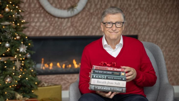 Cuáles son los 5 libros que Bill Gates recomienda para esta Navidad