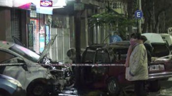 Choque múltiple en Flores: murió una mujer y uno de los vehículos se prendió fuego.