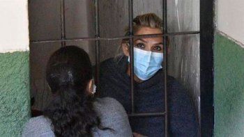 Jeanine Áñez agradeció a Jair Bolsonaro su propuesta pero rechazó dejar Bolivia.