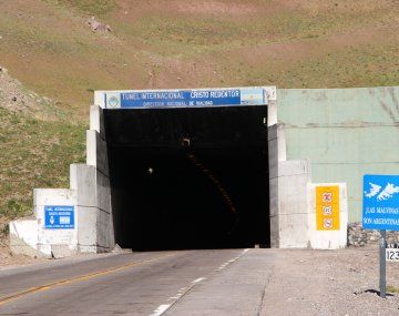 El paso entre la Argentina y Chile al tránsito terrestre ya fue habilitado este lunes. El paso entre la Argentina y Chile al tránsito terrestre ya fue habilitado este lunes.