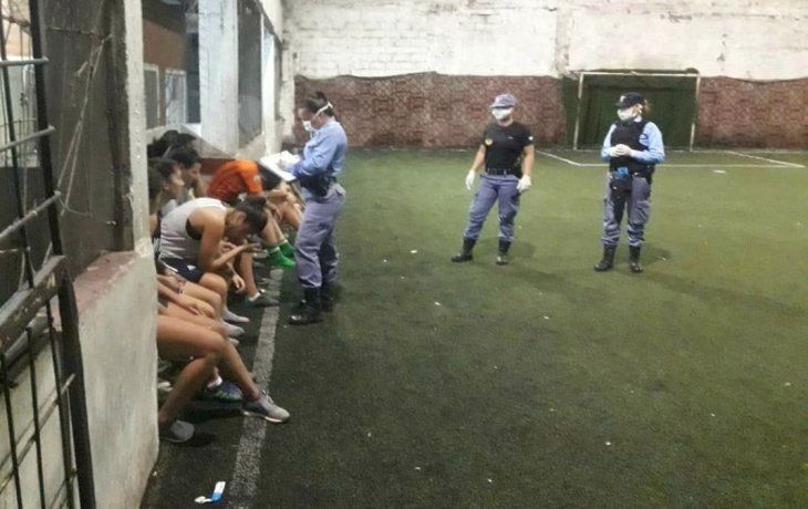 Las mujeres violaron el aislamiento social, preventivo y obligatorio impuesto por el Gobierno.