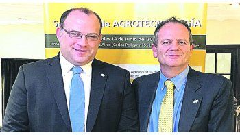 ámbito.com | Seminario 2017. Ricardo Negri, secretario de Agricultura de la Nación, junto a Ilan Sztulman, embajador de Israel, durante el evento.