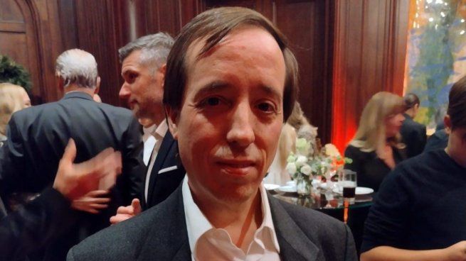 El empresario fue denunciado por lo menos por una decena de padres.