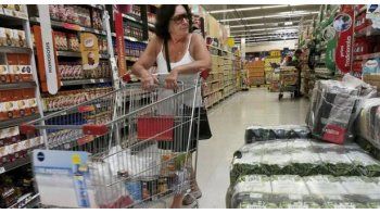 Según esta misma medición interanual, los precios resultaron por otra parte 4,2 puntos más altos en el interior del país (en Capital subieron 28,9%, mientras que en las provincias lo hicieron 33,1%).