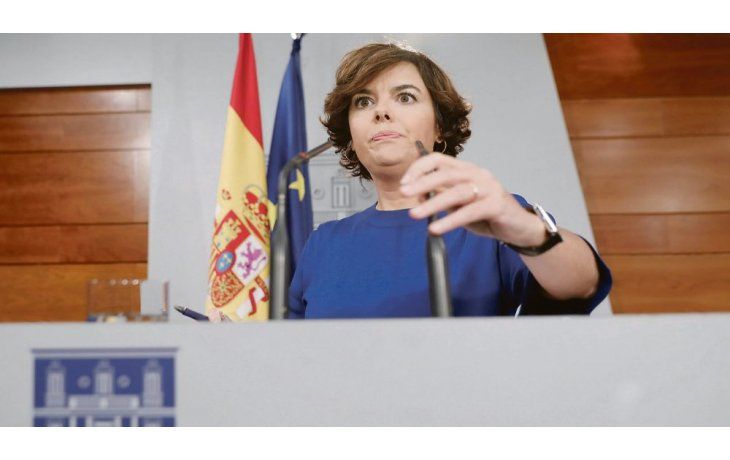 ámbito.com | OFENSIVA. Soraya Sáenz de Santamaría, vicepresidenta del Ejecutivo, lidera las críticas al Gobierno catalán al que comparó con una dictadura.
