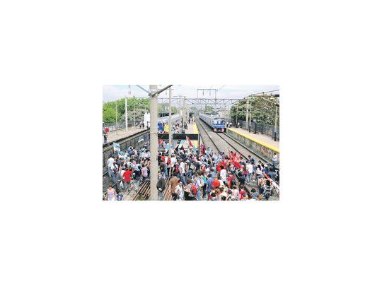 En octubre de 2010 una protesta de trabajadores del Ferrocarril Roca en el barrio porteño de Barracas terminó violentamente cuando un grupo disparó contra manifestantes causando la muerte de Mariano Ferreyra.
