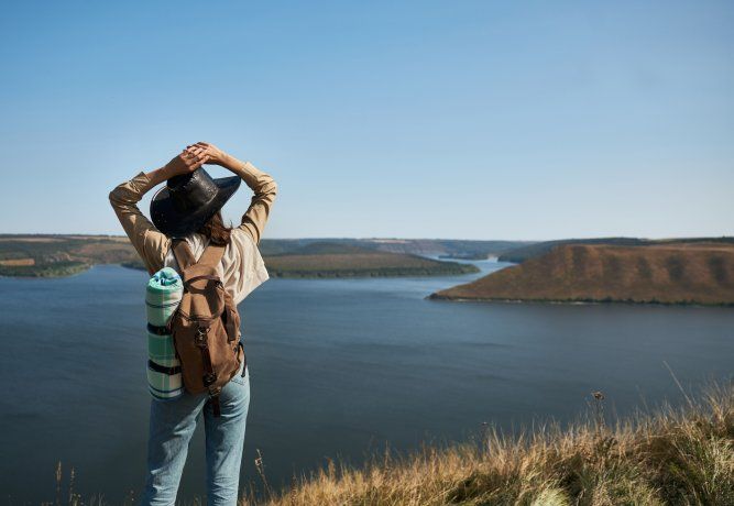 Con sus paisajes montañosos y lagos cristalinos, Bariloche continúa siendo uno de los destinos más buscados por los argentinos que desean disfrutar de la naturaleza y actividades al aire libre.