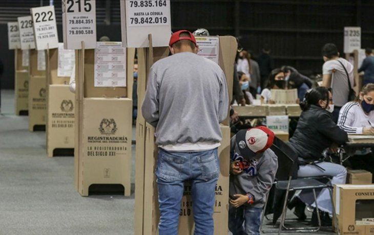 Más de 300.000 uniformados custodiaron los comicios este domingo en Colombia