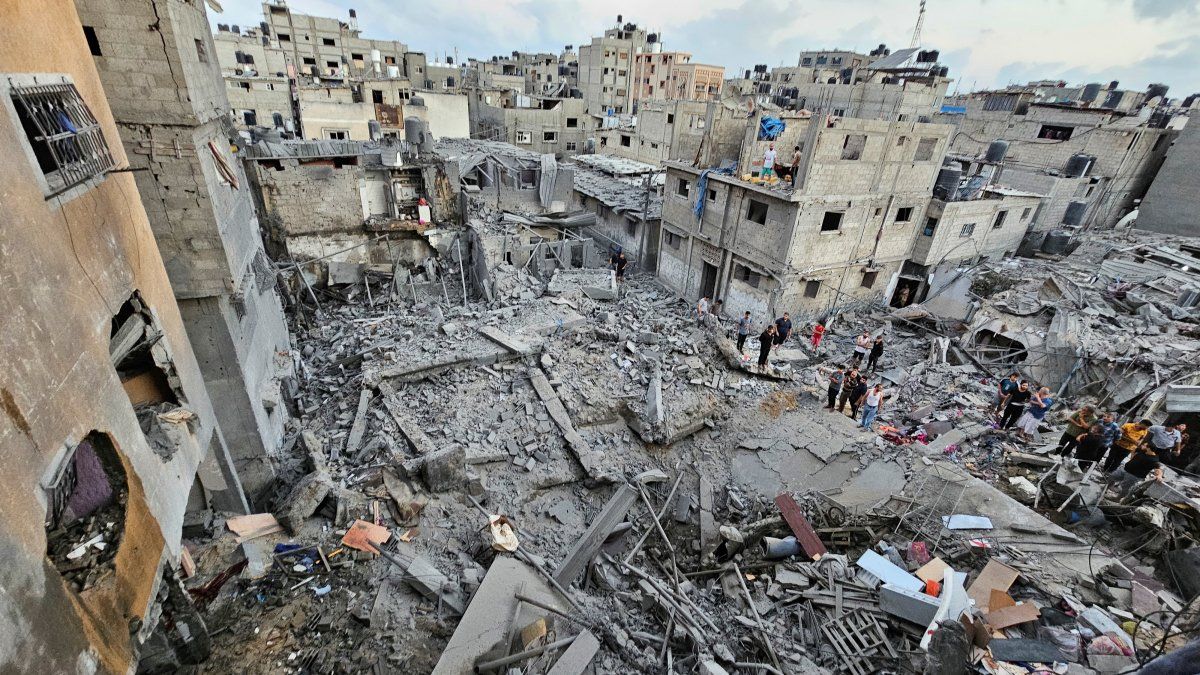Israel combate con Hamas en el norte de Gaza y asegura que 800.000 palestinos huyeron al sur