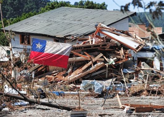 Entre los restos, resurge el patriotismo chileno.