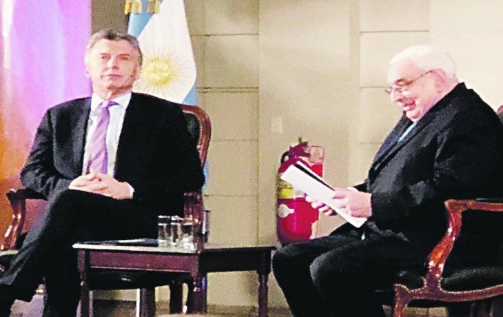 Aniversario. Mauricio Macri y Adelmo Gabbi en el conversatorio que se utilizó en el aniversario de la entidad en lugar del discurso formal del Presidente.
