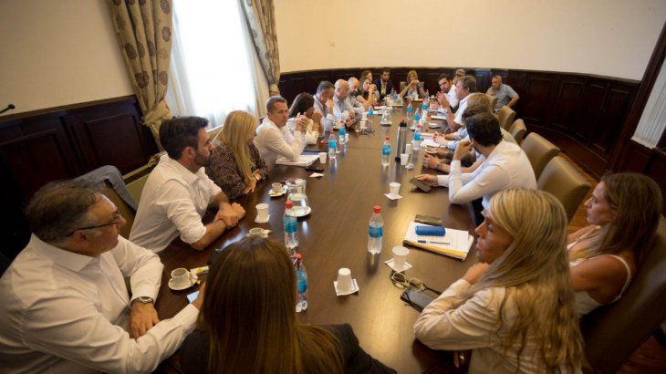 Juntos por el Cambio solicitó un cuarto intermedio en esa cámara para debatir la inclusión de algunas modificaciones que fueron discutidas en una extensa reunión de bloque. La norma volvió a Diputados para ser sancionada definitivamente.