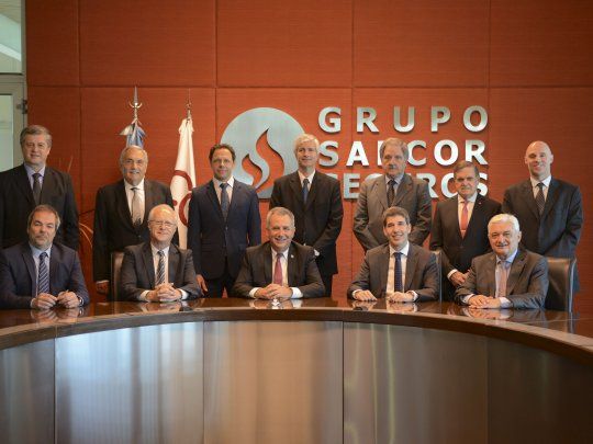 Miembros del nuevo Consejo de Administración de Sancor Cooperativa  Seguros Ltda., acompañados por el CEO del Grupo Sancor Seguros,  Alejandro Simón.