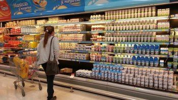 En los supermercados la contracción del consumo ya alcanza a los diecisiete meses consecutivos, confirmó el INDEC.