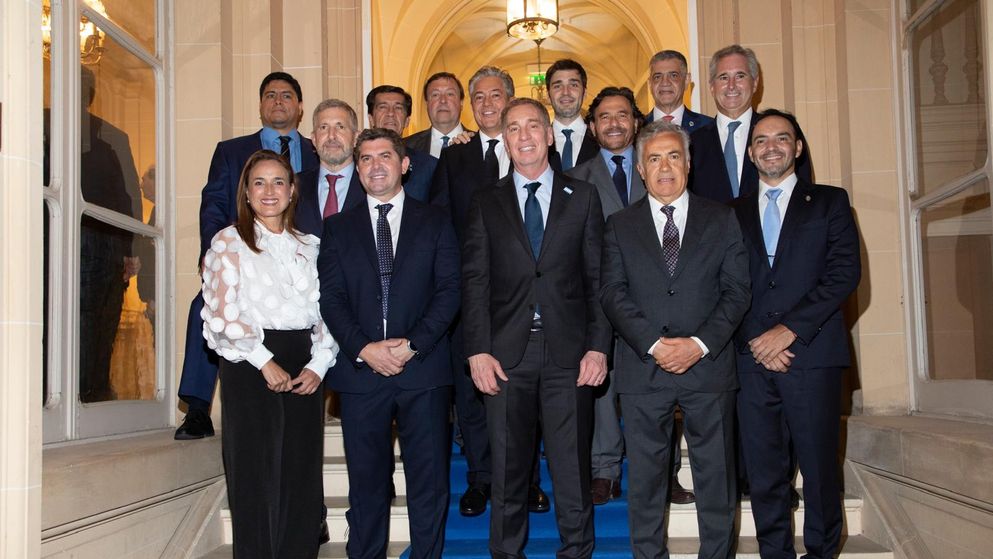 La participación de los funcionarios forma parte de la gira que encabeza Javier Milei.