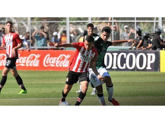 Estudiantes intentó revertir el marcador, pero el Santo se defendió bien y festejó (Foto: @EdelpOficial).